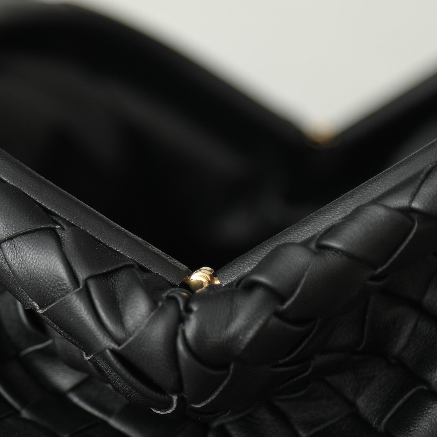 Bottega Veneta Lauren 1980 Teen Clutch - Elegant Woven Leather Design