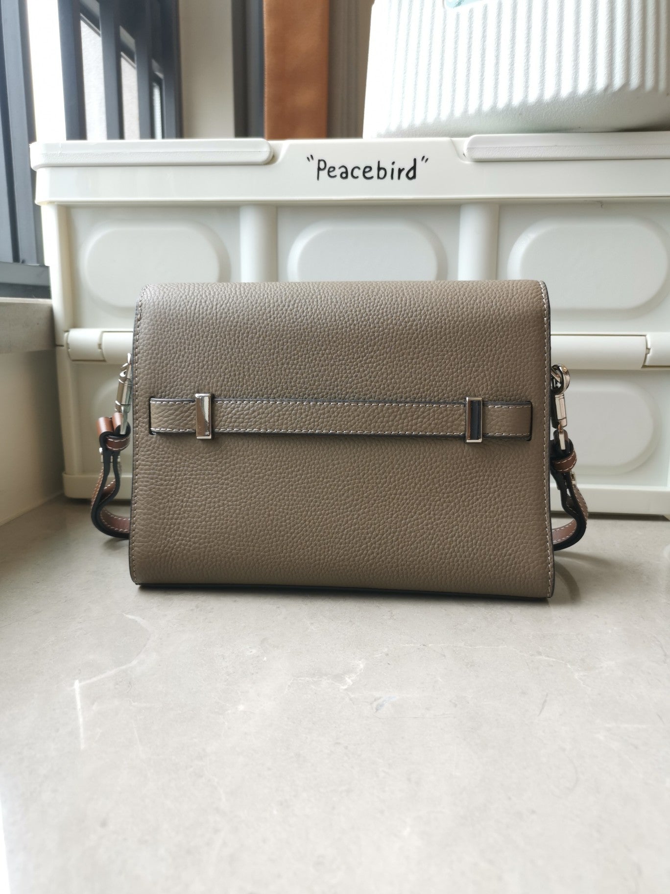 Tory Burch Lee Cowhide Leather Bag - Elegant & Versatile