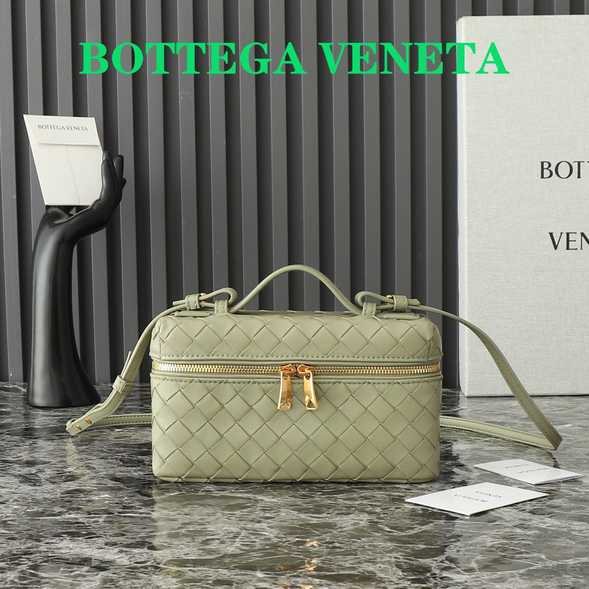 Bottega Veneta Intrecciato Cosmetic Bag - Elegant Retro Design