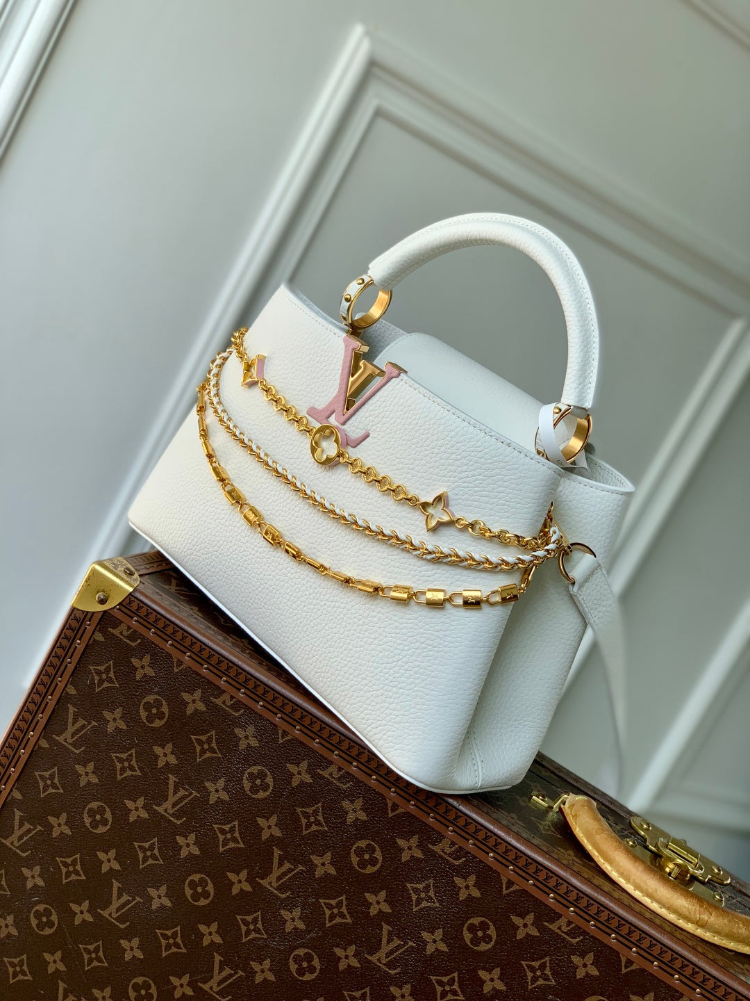 Capucines Medium Bag in White Taurillon Leather