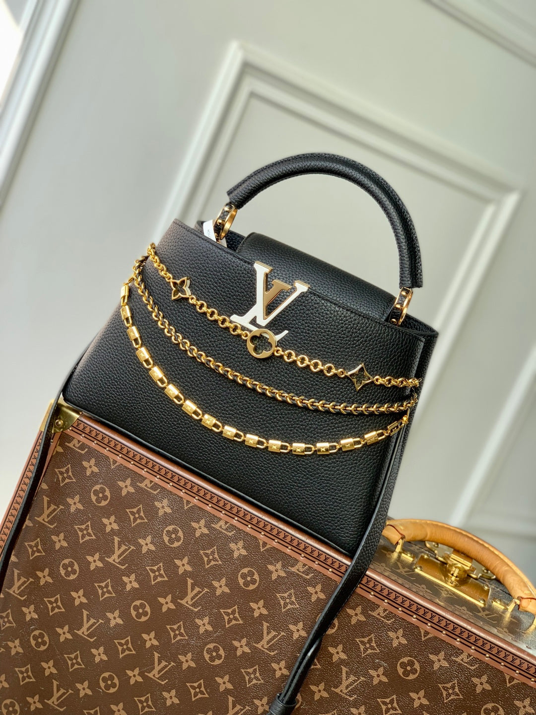 Capucines Medium Black Taurillon Leather Bag