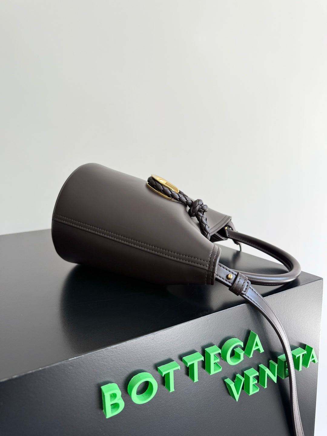 Bottega Veneta Women's LIBERTA Small Bucket Bag - 2025 Collection