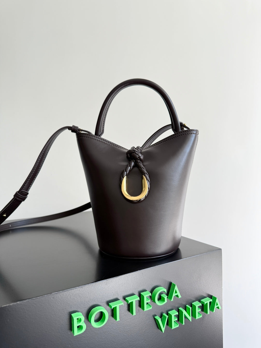 Bottega Veneta Women's LIBERTA Small Bucket Bag - 2025 Collection