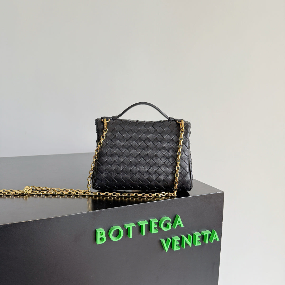 Bottega Veneta Soft Vanity Cosmetic Bag - Classic Intrecciato Design