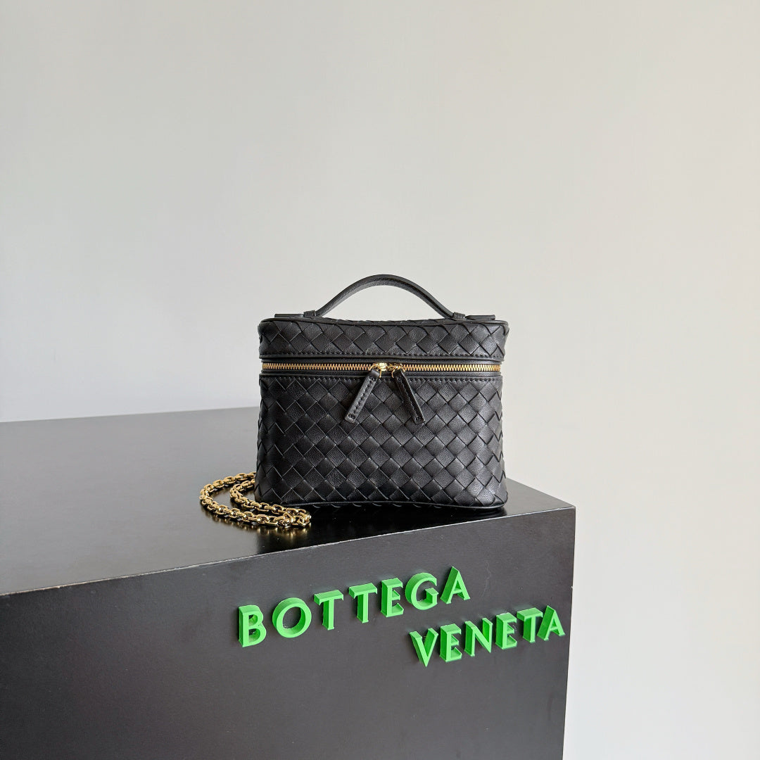 Bottega Veneta Soft Vanity Cosmetic Bag - Classic Intrecciato Design