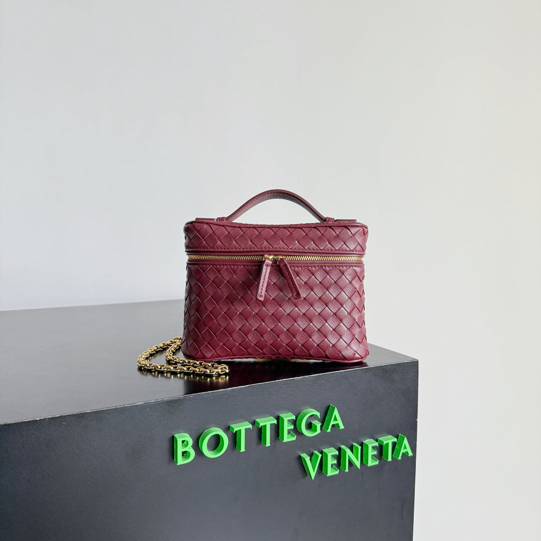Bottega Veneta Women's Soft Vanity Cosmetic Bag - Barrow Red