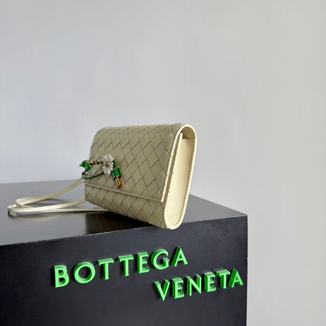 Bottega Veneta Little Daisy Andiamo Bag - Sea Salt