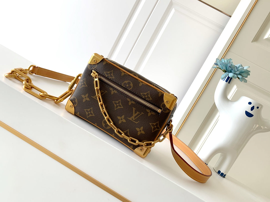 European Exclusive LvM68906 - Size 18.5 x 13 x 8 cm