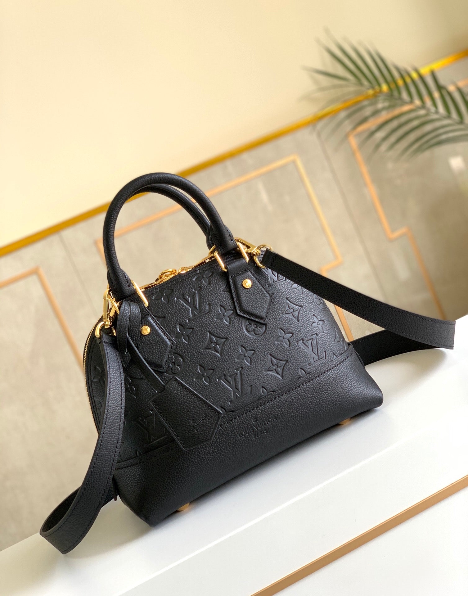 Authentic Louis Vuitton BB M44829 Black Handbag - Size 25x18x12 cm