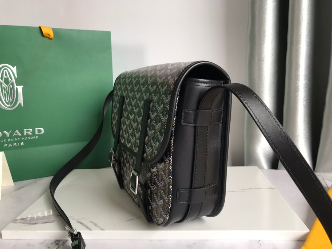Goyard BelvÃ©dÃ¨re Classic Bag - Elegant & Practical Leather Shoulder Crossbody