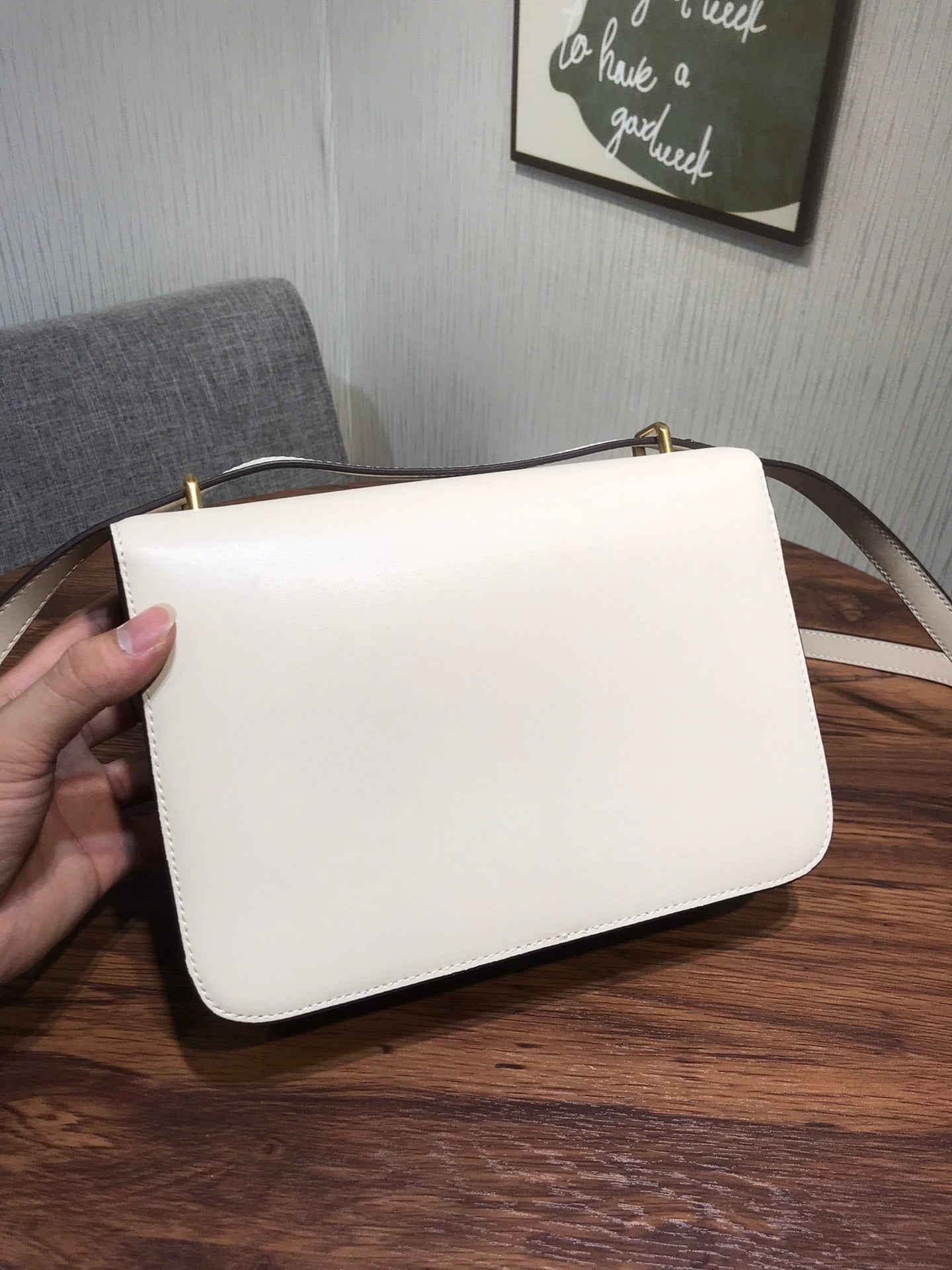 Tory Burch Eleanor Napa Cowhide Accordion Bag â€“ Versatile Style & Functionality