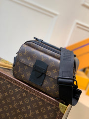 Louis Vuitton M45806 Presbyopic Black S Lock Messenger Bag