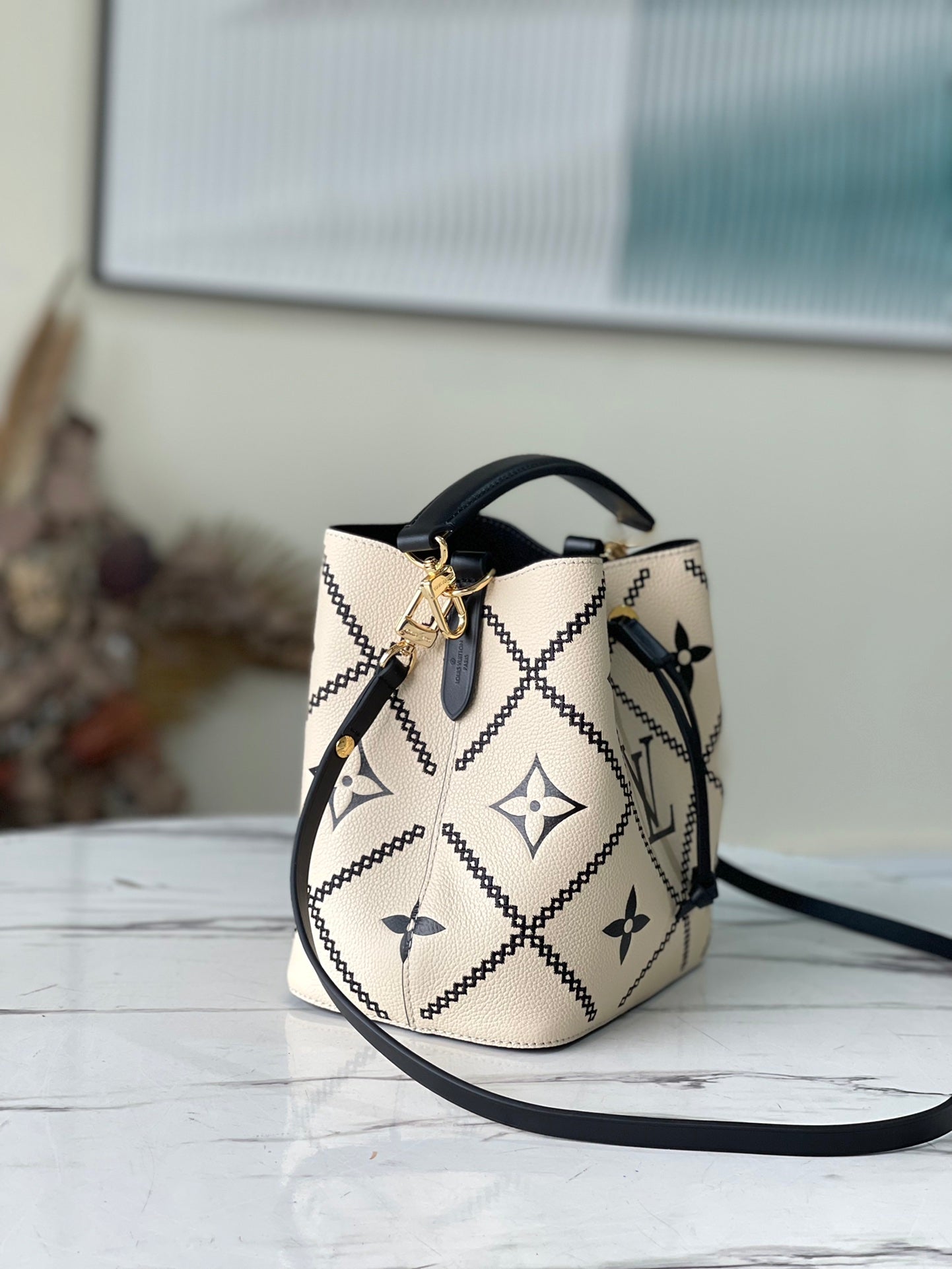 NÃ©oNoÃ© BB Creamy White Leather Mini Bucket Bag