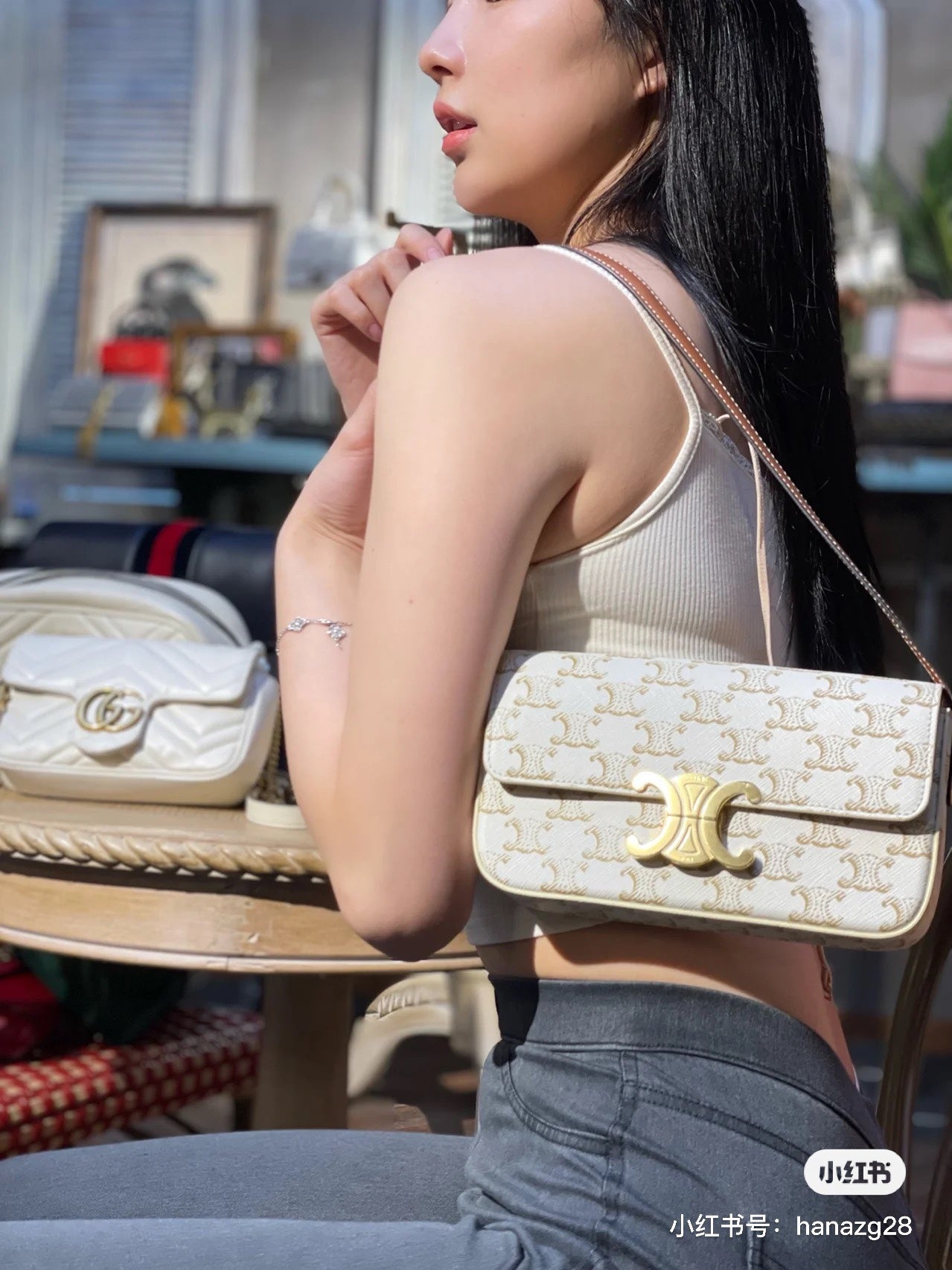 Arc de Triomphe White Presbyopic Armpit Bag - Stylish Elegance