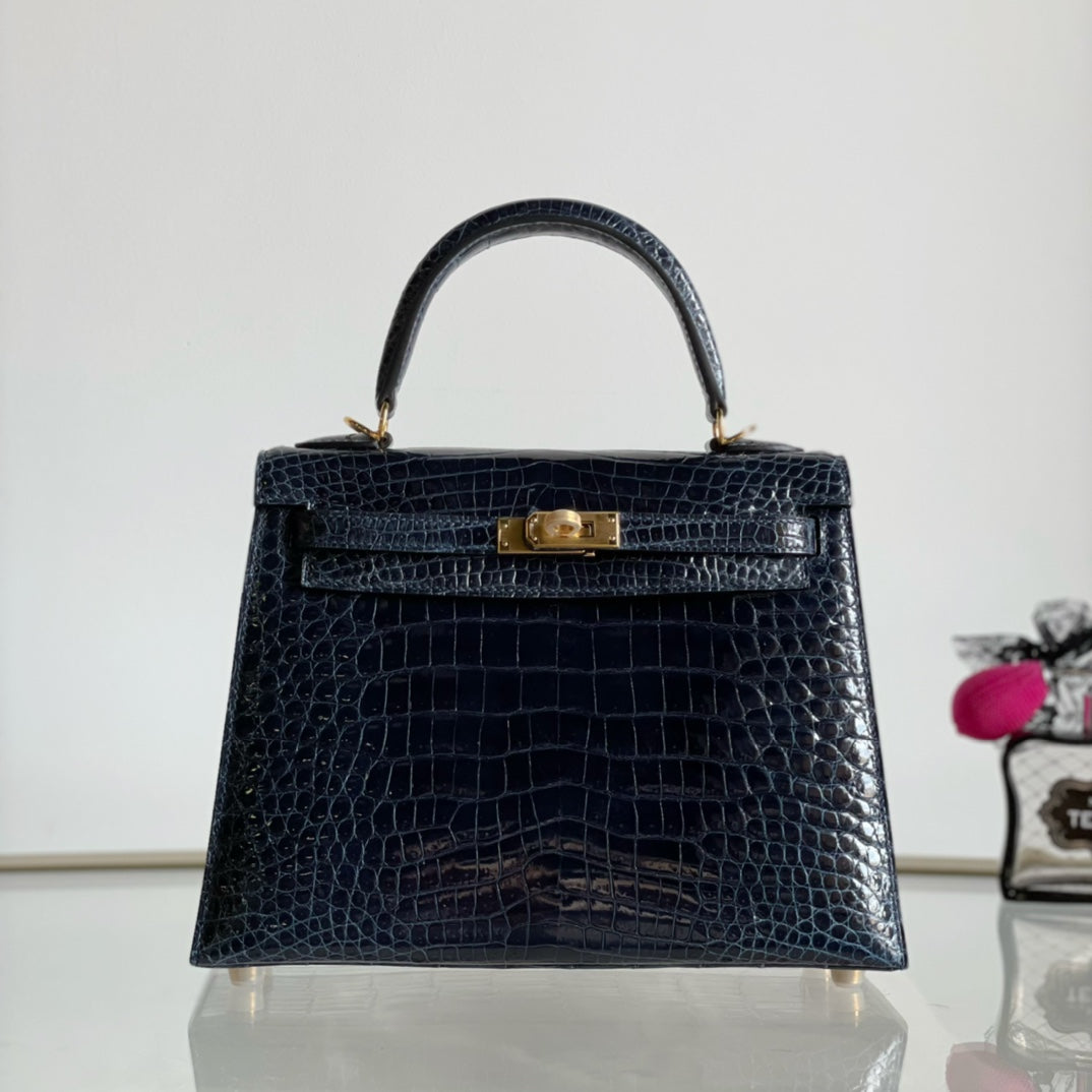 Kelly 25 High Gloss Dark Blue Handbag