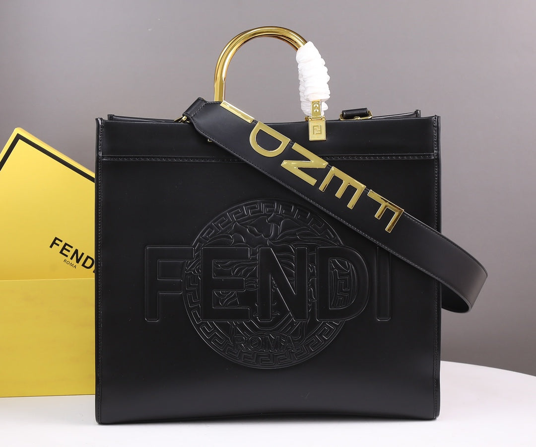 FÃ‰ÅƒÄŽI X Versace Co-Branded Tote Bag - Retro Chic, Golden Handle