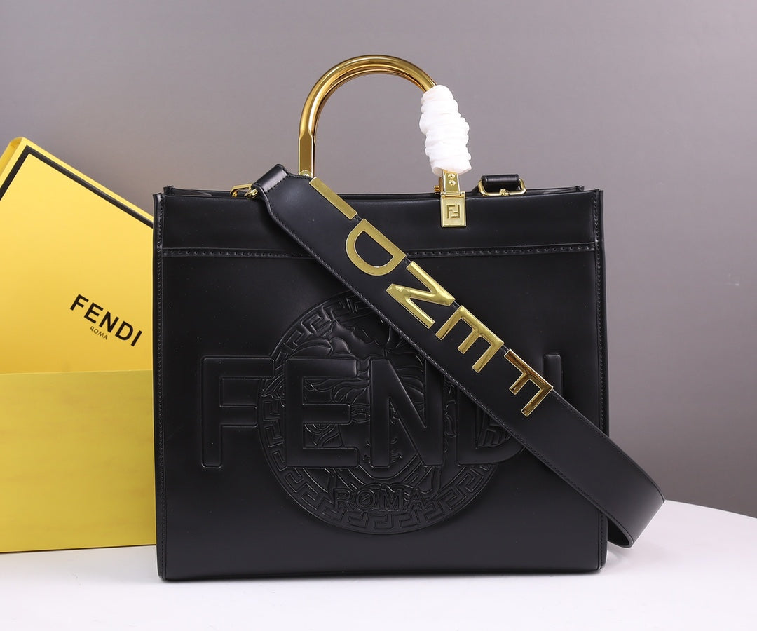 FÃ‰ÅƒÄŽI X Versace Co-Branded Tote Bag - Catwalk Style