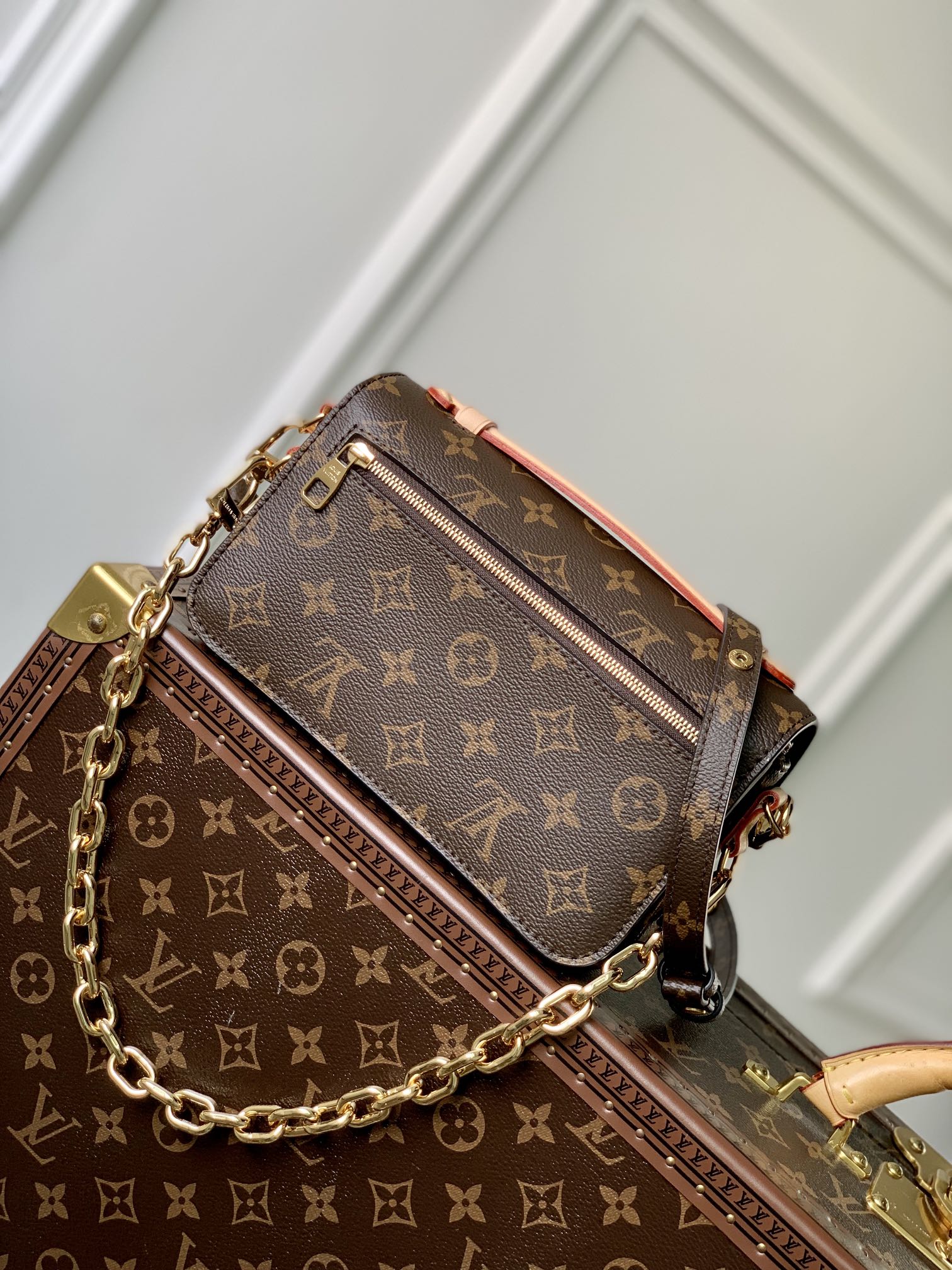 LV M46279 Presbyopia Small Messenger Bag - Stylish Monogram Handbag
