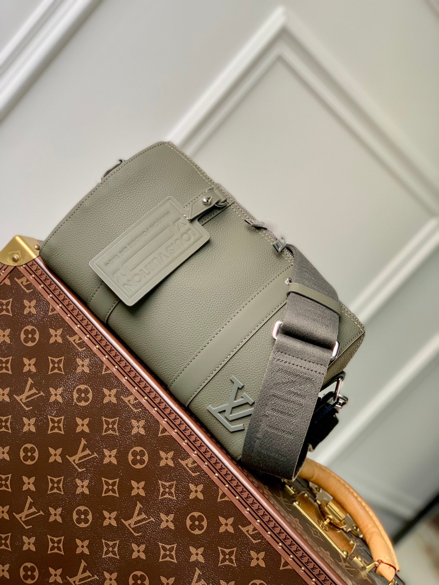 LvðŸ’°M21437 City Keepall Leather Handbag