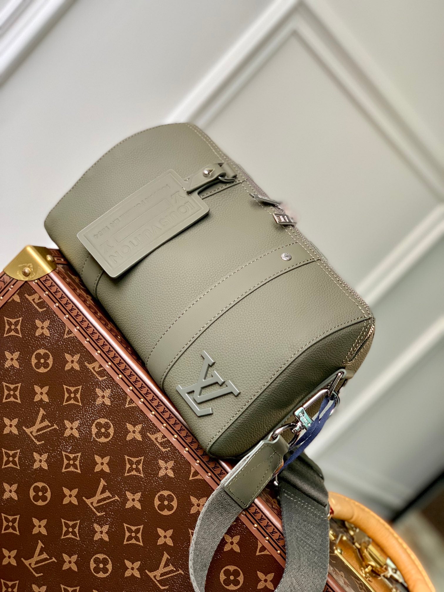 LvðŸ’°M21437 City Keepall Leather Handbag