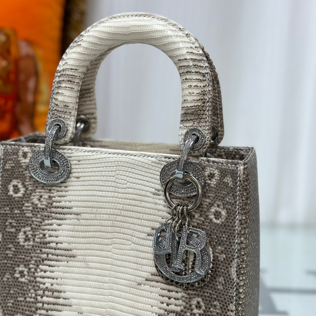 Floral Lizard Diamond Button - Four Grid Design