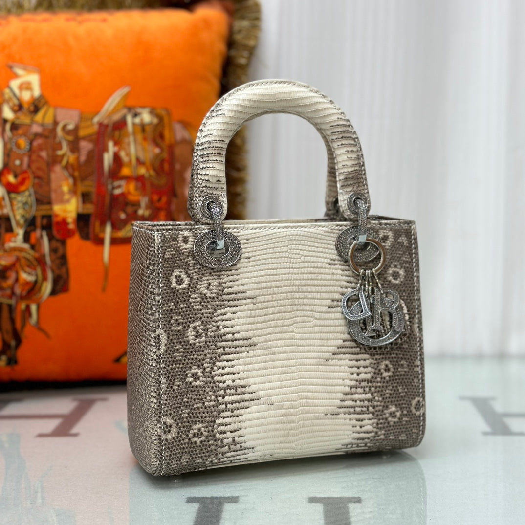 Floral Lizard Diamond Button - Four Grid Design