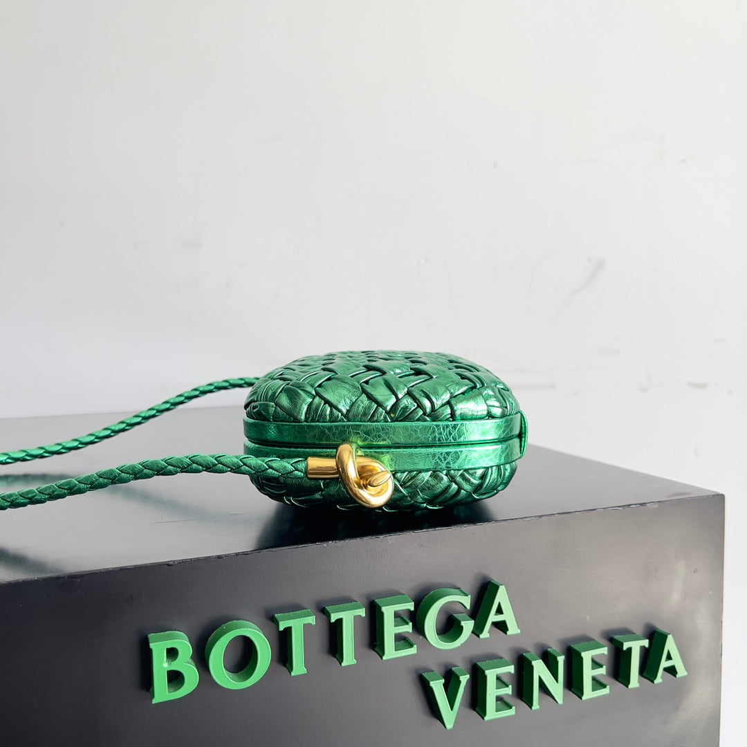 BV Knot Evening Bag - Classic Leather Design with Gold Accents