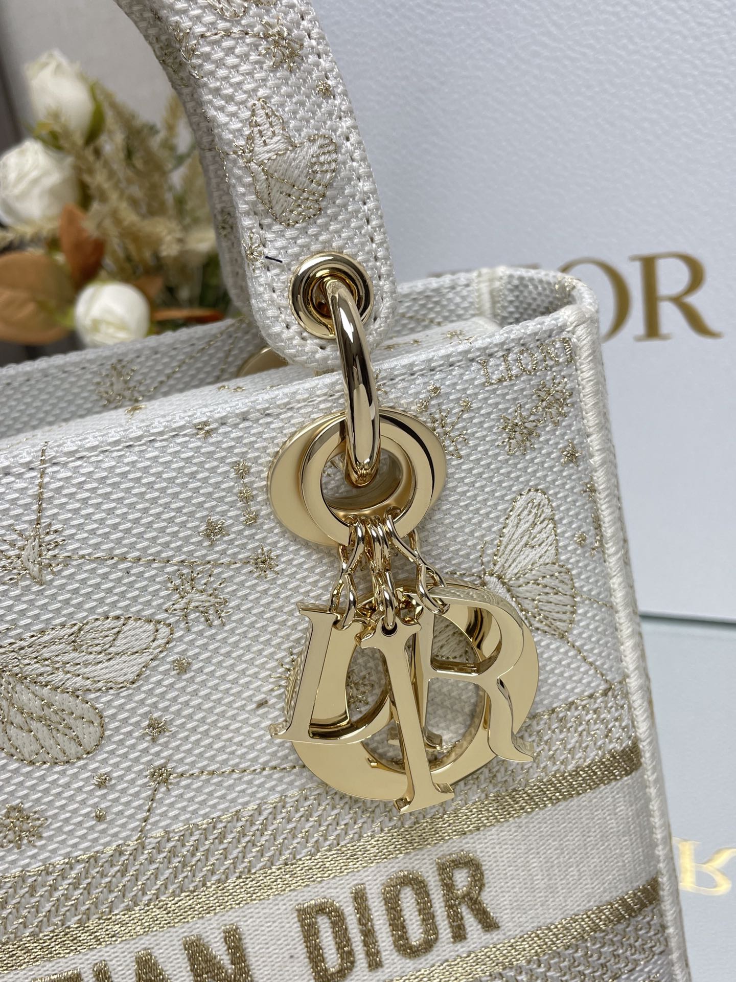 Elegant Embroidered Princess Diana Bag with Detachable Strap