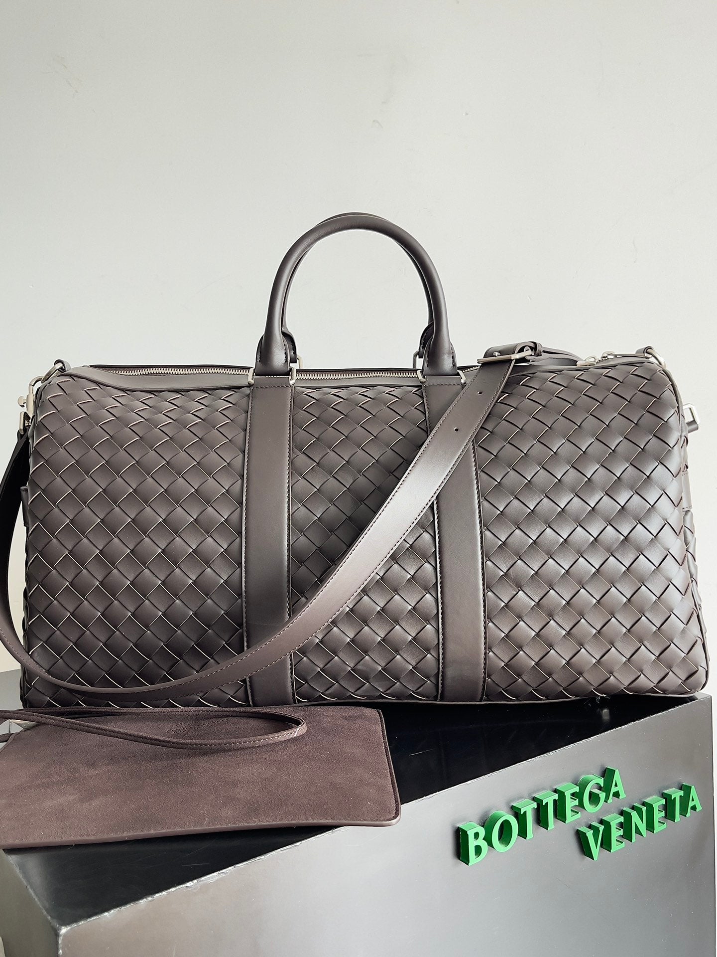 Large Woven Travel Bag - BV Classic Design for Business & Leisure
