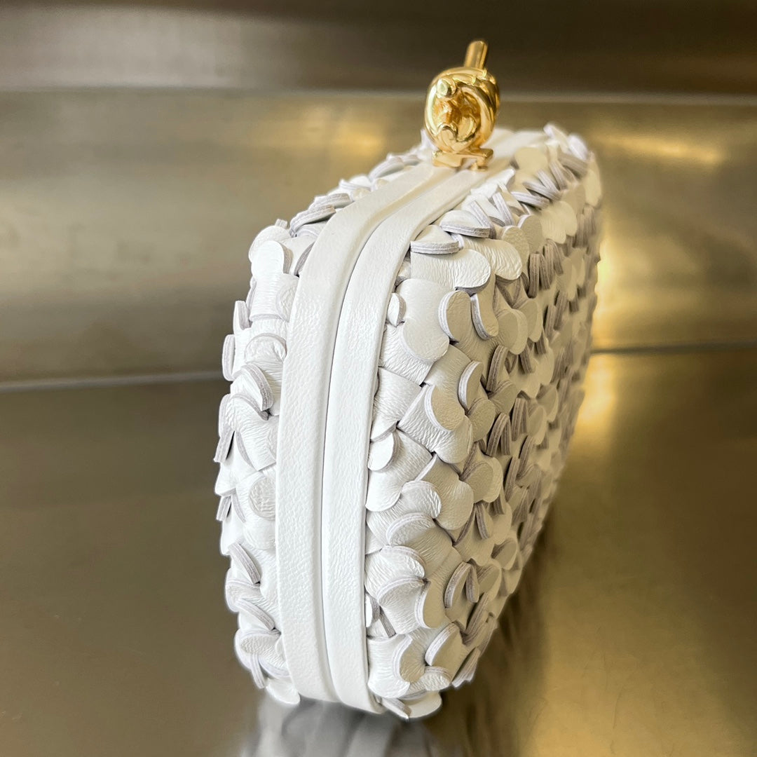 Bv Kont Petal Evening Bag - Elegant Sheepskin Clutch