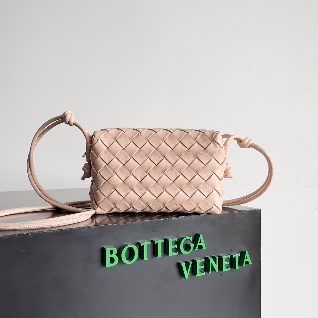 Bottega Veneta Third Generation Loop Camera Bag - Stylish Lambskin Design