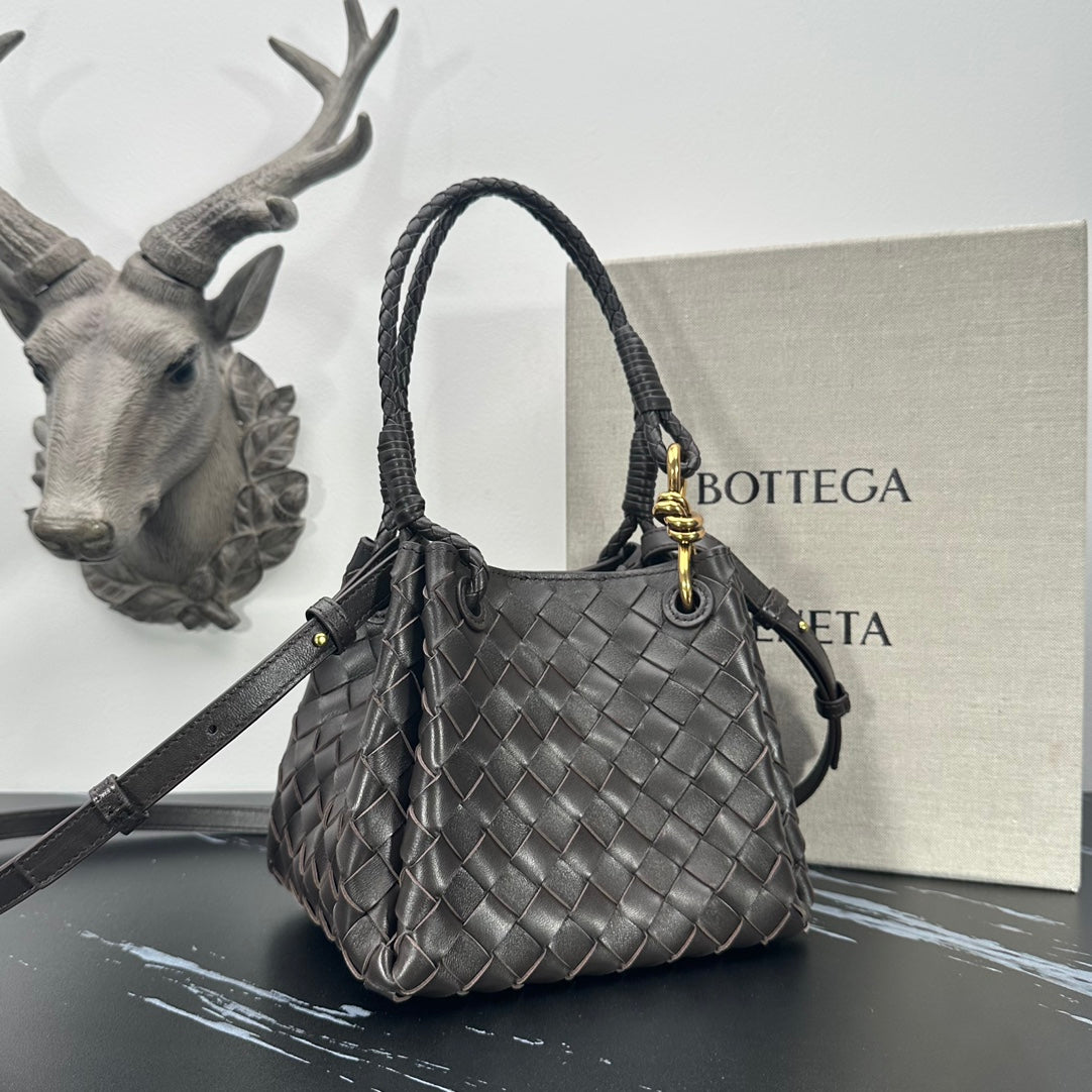 BVAndiamo Parachute Bag - Stylish Autumn Accessory