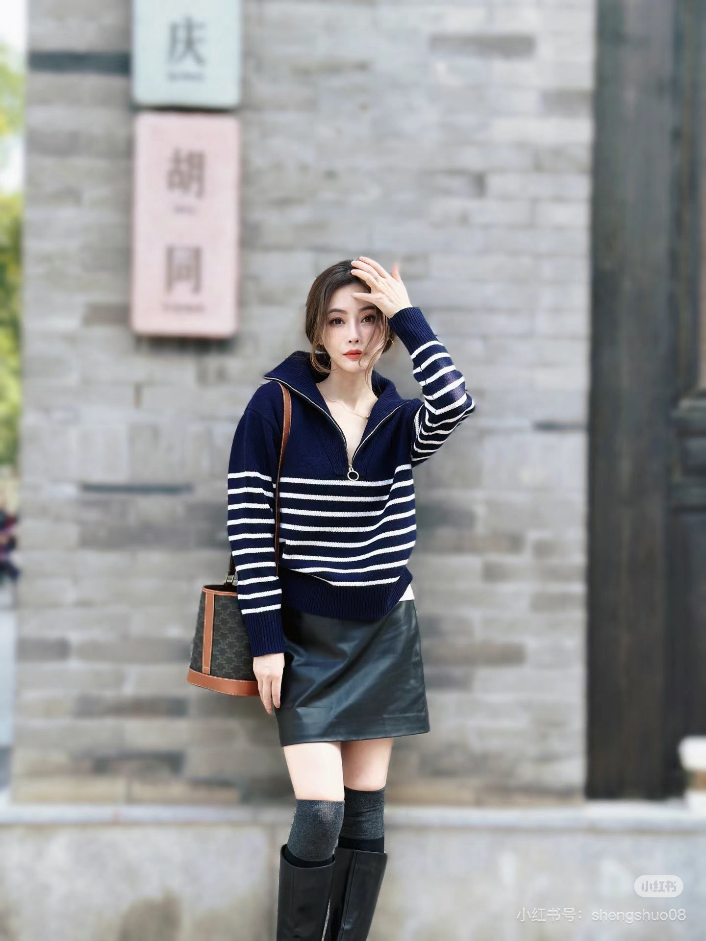 Celine Retro Bucket Bag for Presbyopia - Chic & Charming