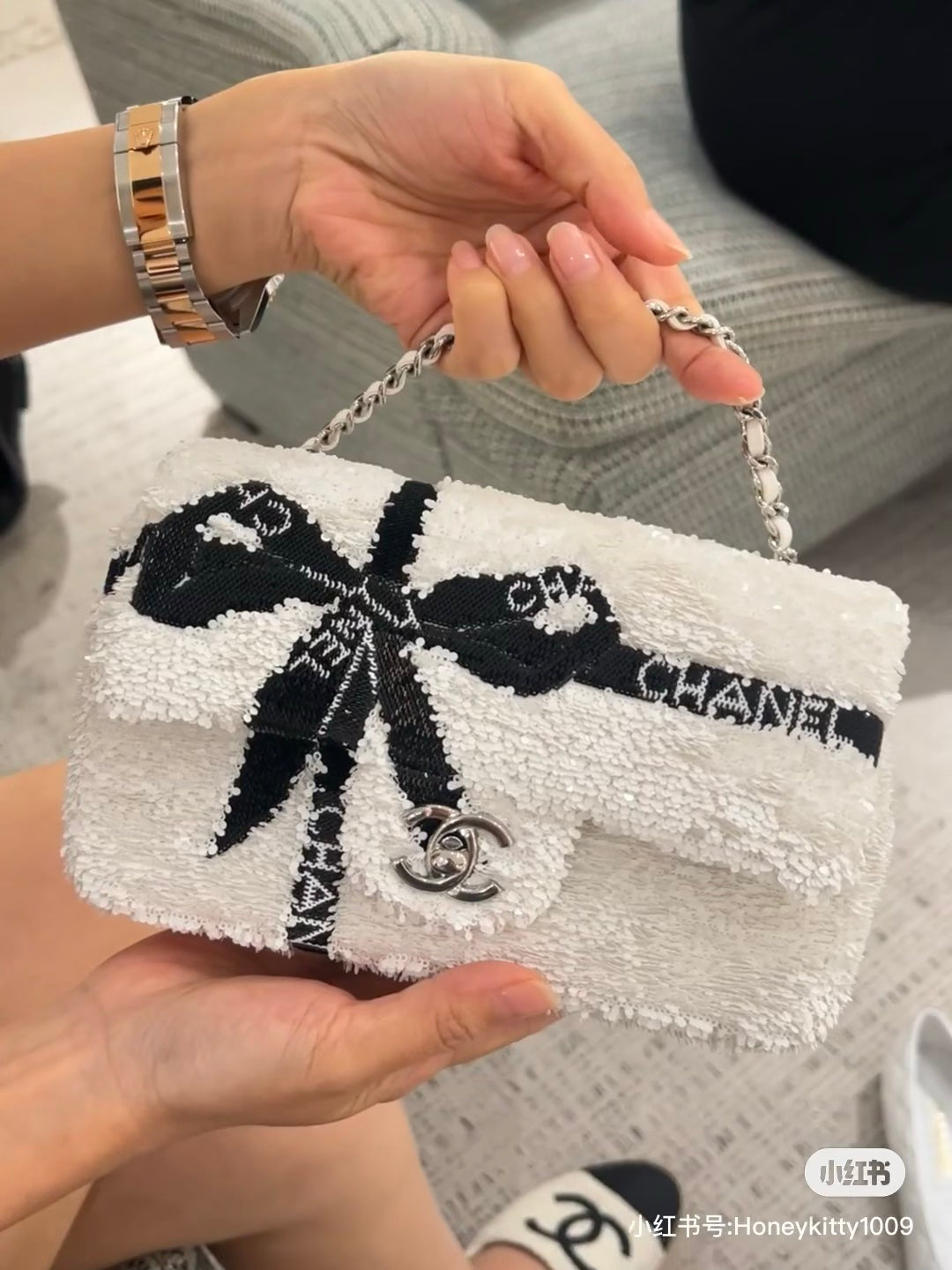 Reversible Sequin Letter Board - White with Black Bow