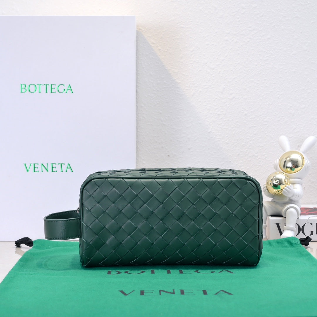 Bottega Veneta Intrecciato Classic Toiletry Bag 2024