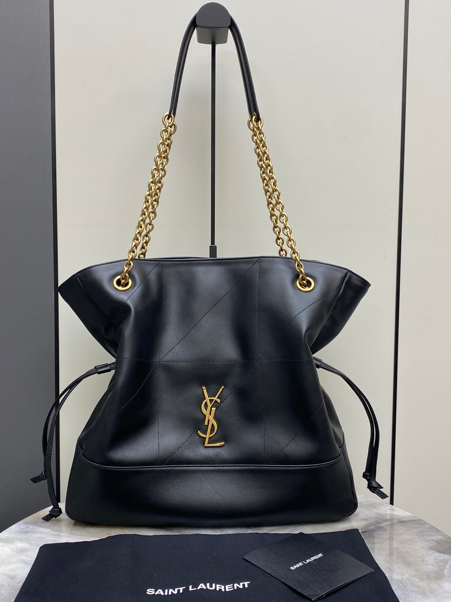 Elegant Black Sheepskin Tote Bag - YSL Jamie 4.3 Upgrade