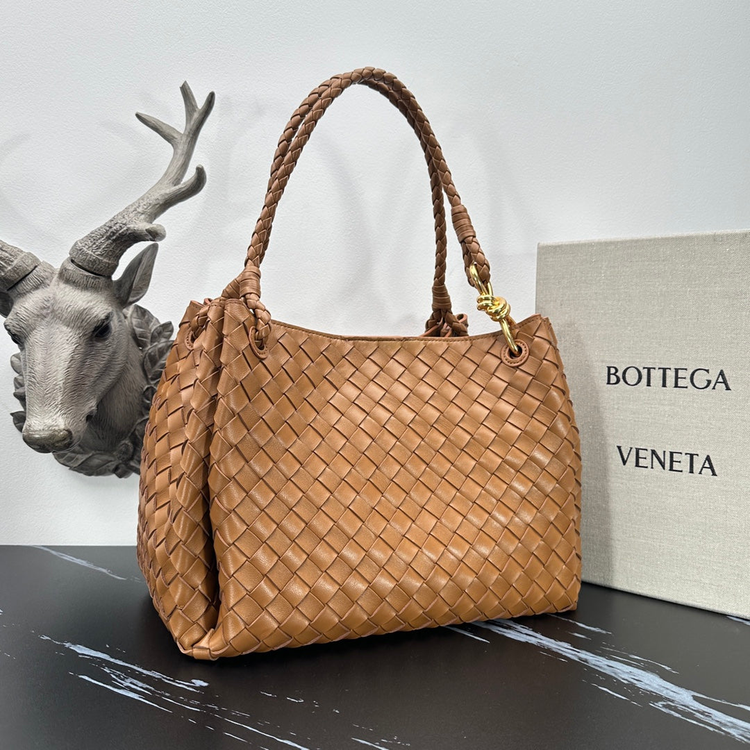 BVAndiamo Large Parachute Bag - Stylish and Versatile Autumn Accessory