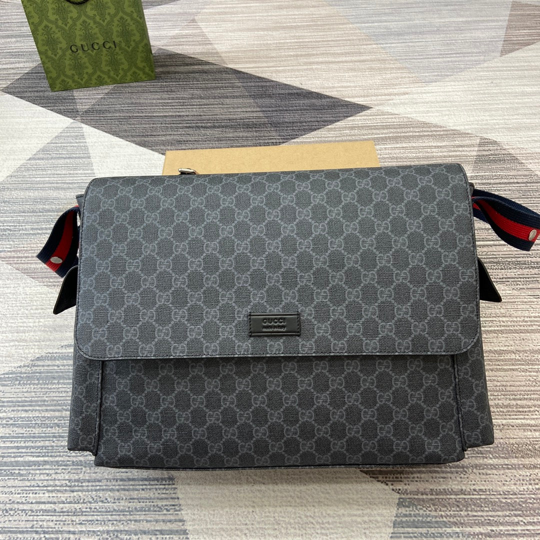 Gucci GG Supreme Mommy Bag - Unisex Style