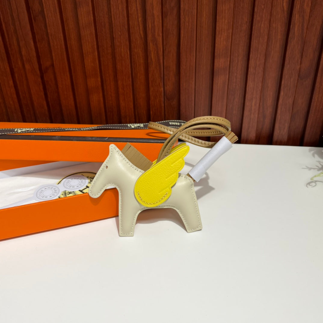 Chic 08 Chalk White & Marsala Brown Tote with Lime Green Accents