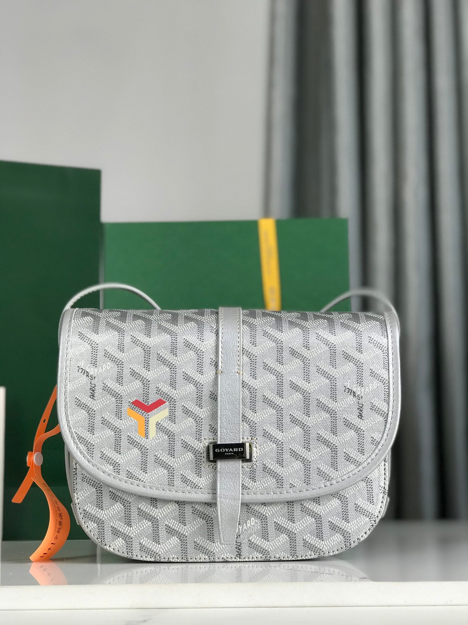 Goyard BelvÃ©dÃ¨re II Silver Space Bag â€“ Elegant & Practical Crossbody