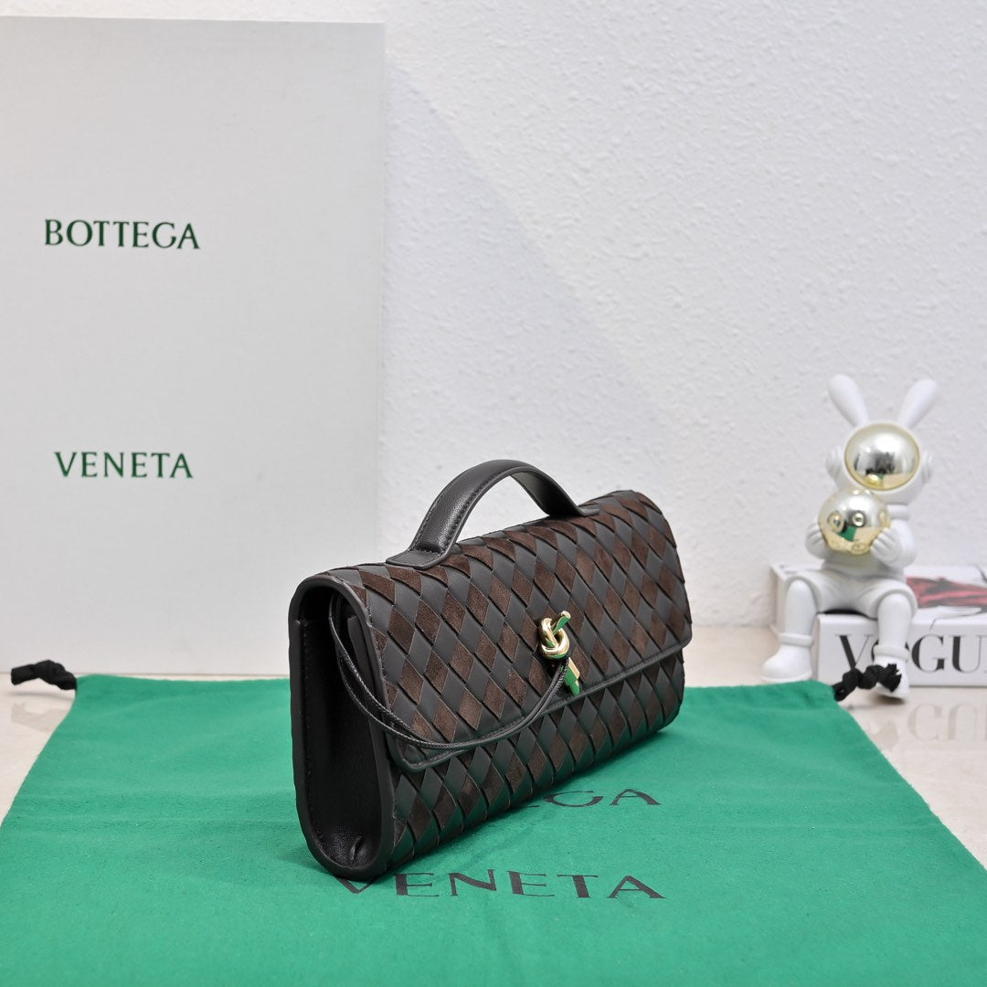 Classic Deerskin Clutch â€“ Elegant Woven Leather Handbag