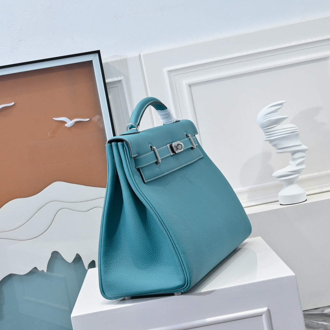 HermÃ¨s Kelly 42cm Semi-Handmade Bag - Timeless Luxury