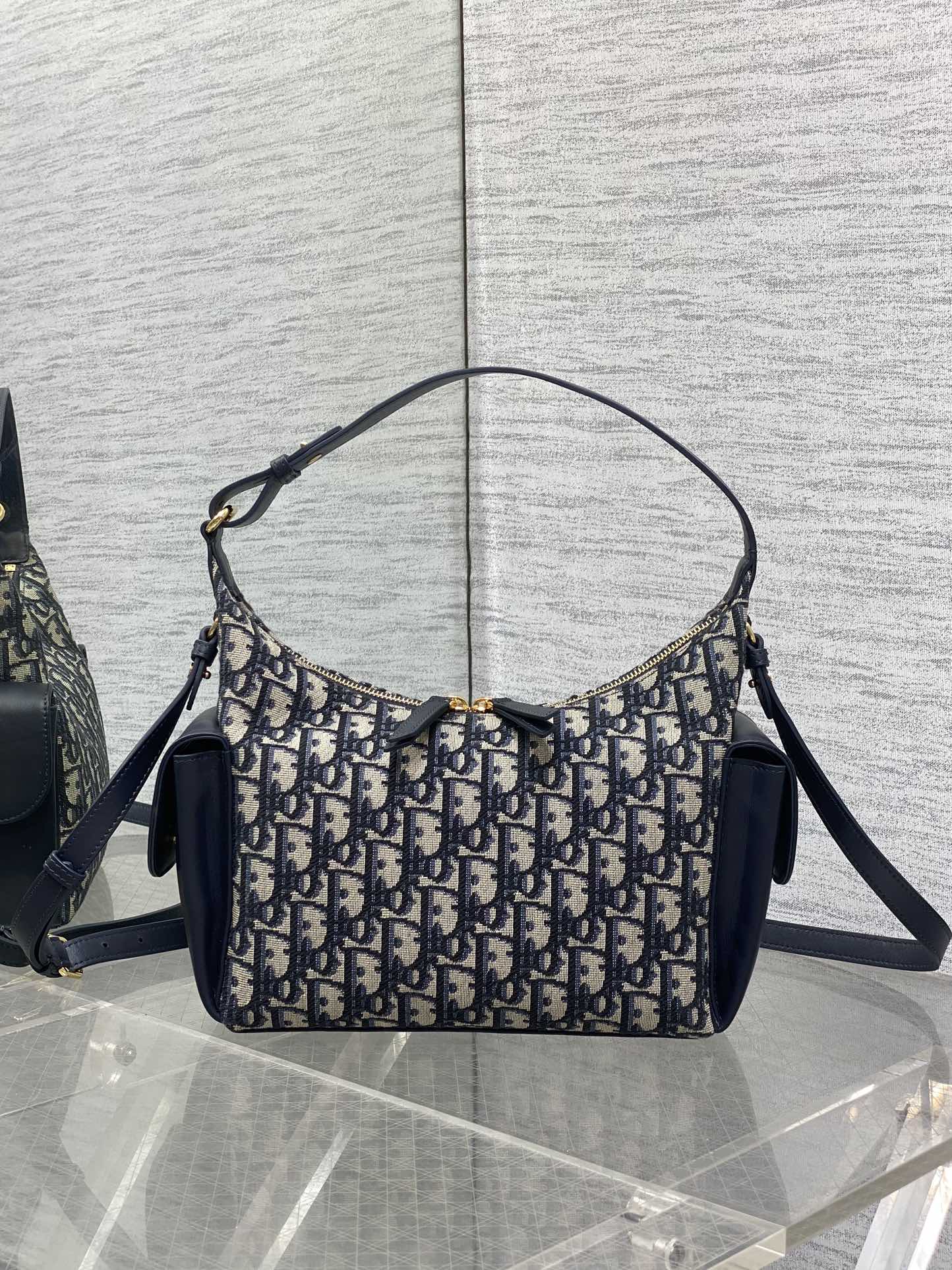 Dior D-Dream Autumn/Winter Series Handbag - Stylish & Versatile