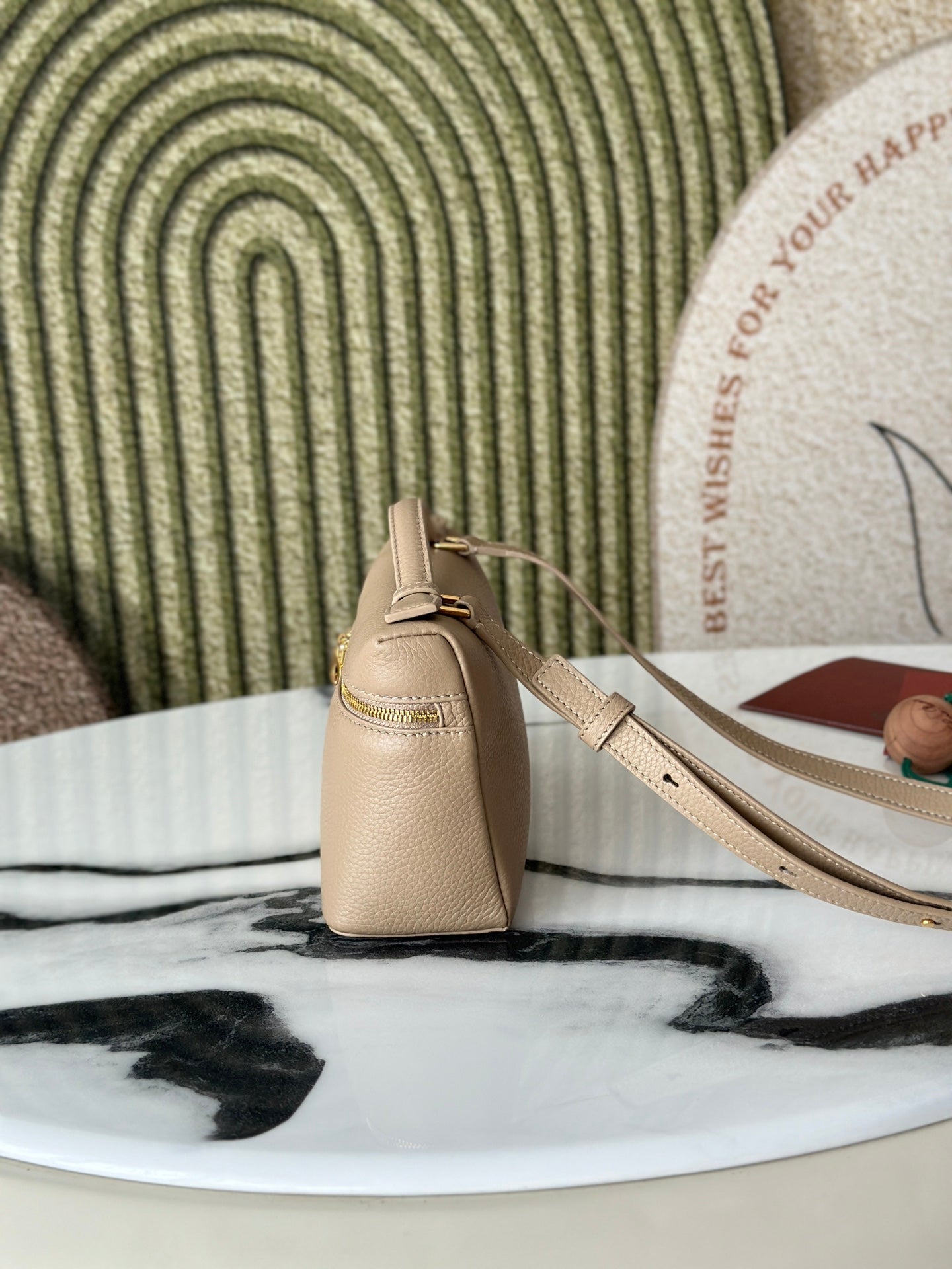 L19 Milk Tea Color Handbag with Gold Buckle - Stylish Crossbody Bag